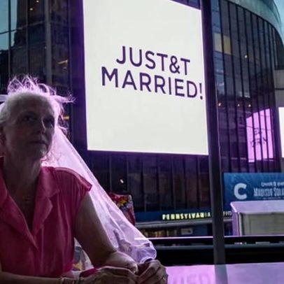 Fãs e celebridades marcam presença no casamento de Taylor Swift e Travis Kelce