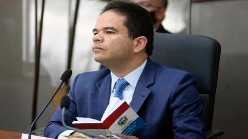R$ 500 mil em espécie apreendido dentro de um veículo pertencente a uma empresa que tem em seu quadro societário o presidente da Assembleia Legislativa de Alagoas, Marcelo Victor (MDB)