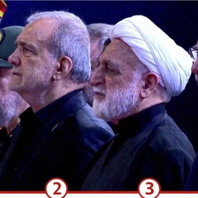 Presidente e governo do Irã choram diante do caixão de Ali Khamenei
