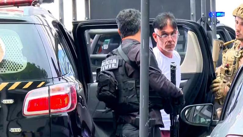 O bicheiro Adilson Oliveira Coutinho Filho, o Adilsinho, na sede da PF — Foto: Reprodução/TV Globo