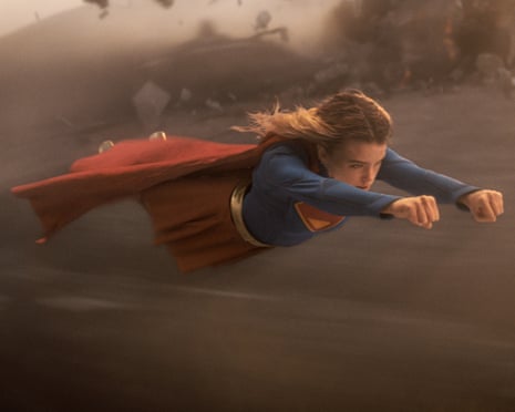 Supergirl é fracasso de bilheteria; como Marvel e DC salvam o cinema de heróis