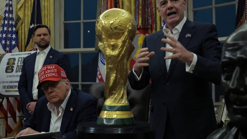 Trump e Infantino durante coletiva na Casa Branca
