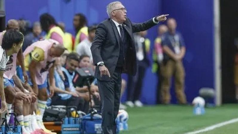 Carlo Ancelotti na vitória contra o Japão na Copa do Mundo