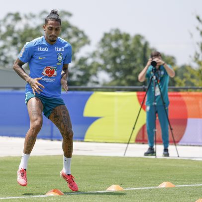 Raphinha continua sem treinar com o grupo e desfalca Brasil contra a Noruega