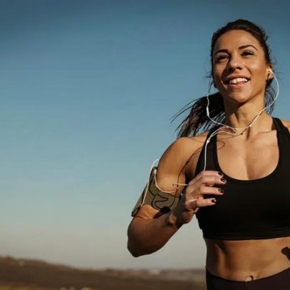 Estudo liga exercício a possível envelhecimento precoce no rosto de corredores