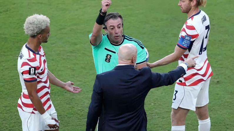 Raphael Claus durante a partida entre Estados Unidos e Bósnia pela Copa –