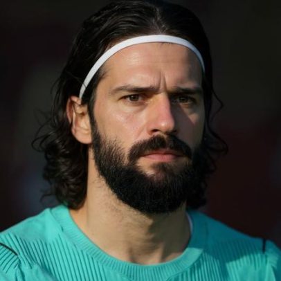 Goleiro Alisson fica com o rosto vermelho; entenda as causas possíveis