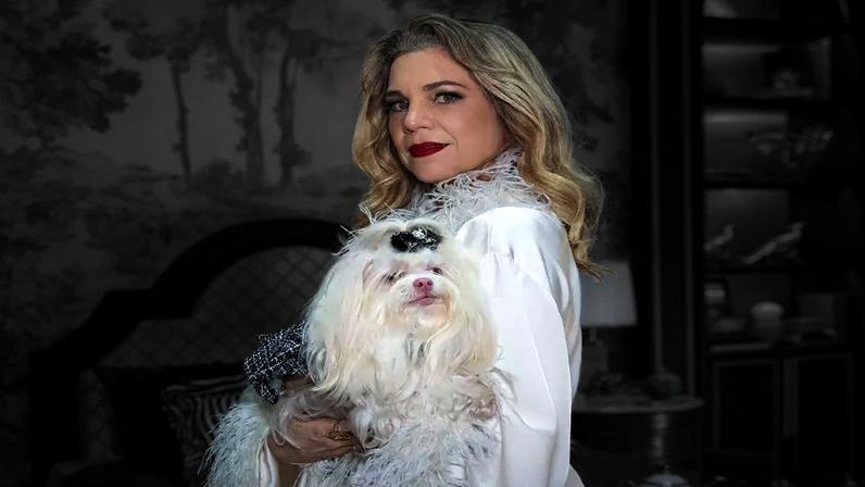 Na nova fase da novela, que começa na segunda (6), Pilar aparecerá com cabelos longos e visual de madame (https://p2.trrsf.com/image/fget/cf/774/0/images.terra.com/2026/07/02/33463467-pilar-nova-fase-vale.jpg)
