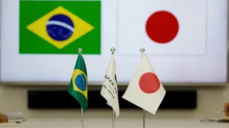 Bandeiras do Brasil e do Japão - São Paulo - SP, 30/04/2017