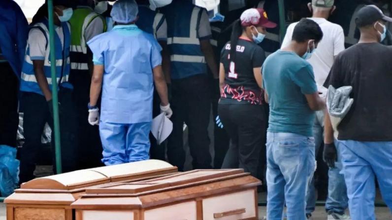 Após o terremoto duplo de 24/6 na Venezuela, Los Silos foi transformado em um necrotério improvisado