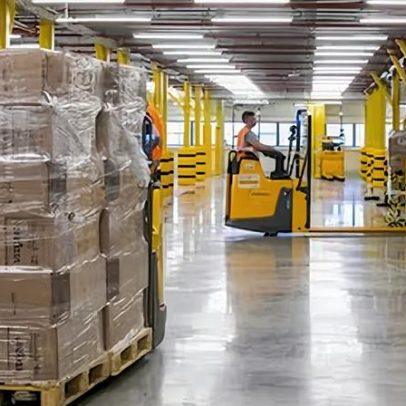 Auxiliar de depósito na Amazon: salário de 22.260 euros e 20.300 empregados
