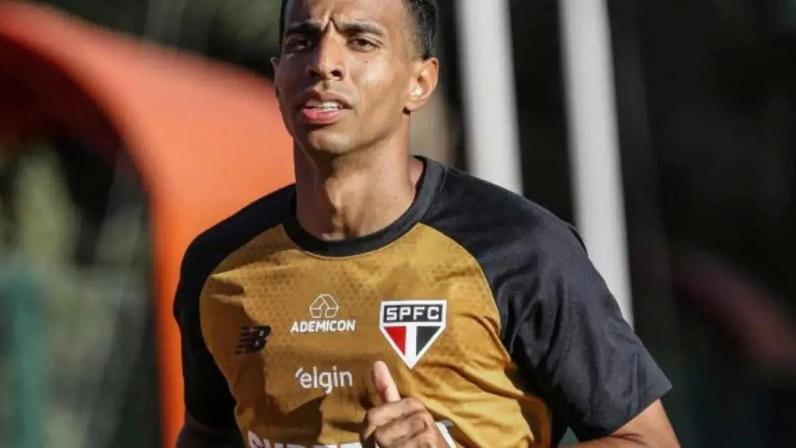 Victor Sá ficou fora de jogo-treino do São Paulo contra o RB Bragantino –