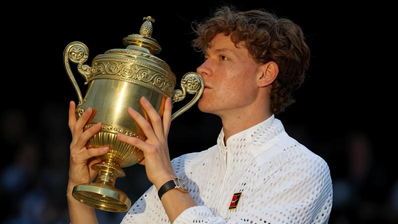 Sinner vence Zverev em quatro sets e é bicampeão em Wimbledon