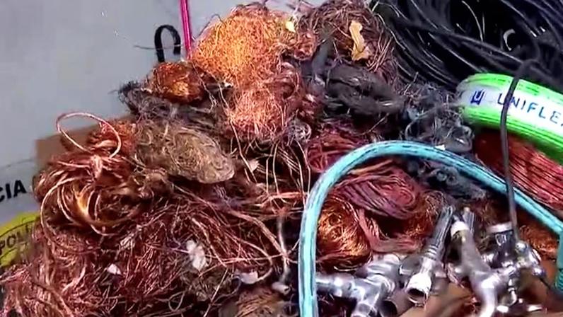 Polícia de SP faz operação para prender ladrões e receptadores de fios de cobre