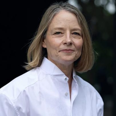 Jodie Foster diz que F1 com Brad Pitt parece ter sido feito por IA