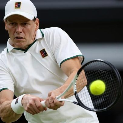 Sinner vence Mochizuki e avança às quartas de Wimbledon
