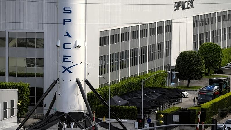 SpaceX encerra 1ª semana no Russell 1000 antes de estreia no Nasdaq 100
