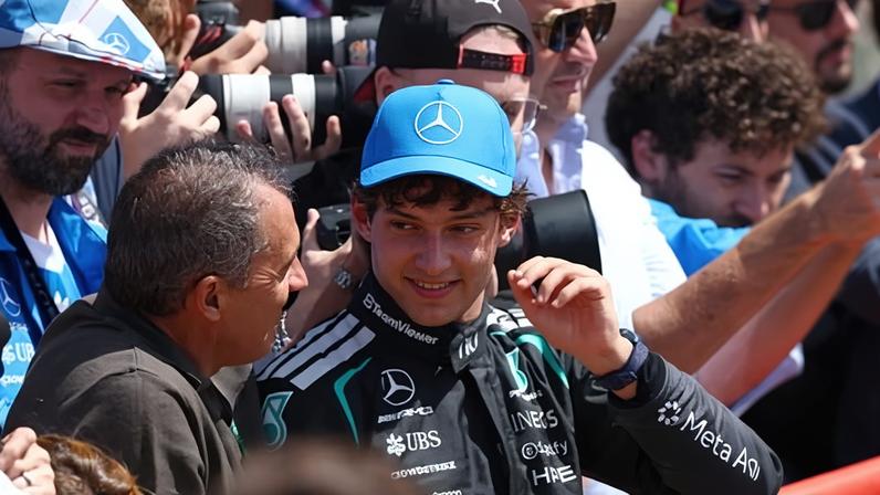 Kimi Antonelli supera Lewis Hamilton na sprint do GP de Silverstone