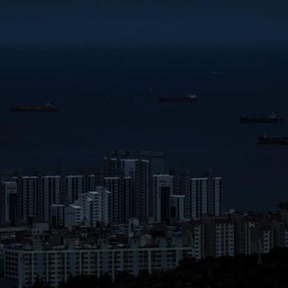 Petróleo recua com retorno da oferta mundial e teme excesso global
