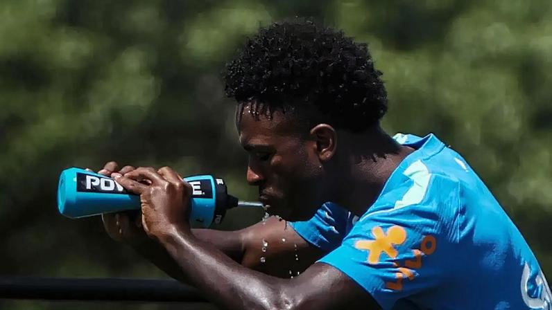 Vinícius Júnior durante treino da seleção brasileira nos EUA.