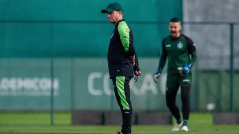 Fernando Seabra deve seguir no Coritiba –
