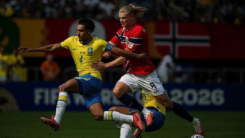 Marquinhos pede desculpas por eliminação do Brasil