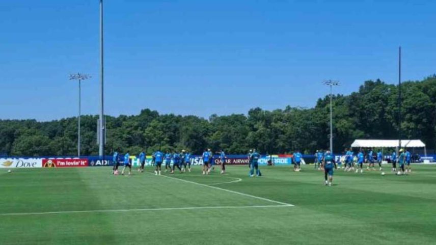 Raphinha voltou a treinar com o elenco da Seleção Brasileira –