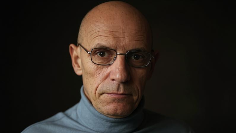 Filósofo francês foi lembrado durante a Copa devido às discussões sobre o uso de tecnologias de arbitragem no futebol