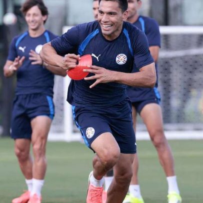 Paraguai enfrenta França em duelo de estilos por vaga nas quartas