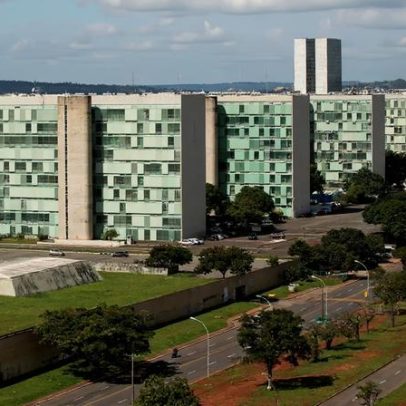 Tabeliães e servidores lideram patrimônios declarados no IRPF