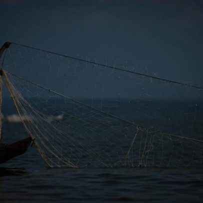 Declínio de carpas no lago Kaptai, Bangladesh, afeta pescadores artesanais