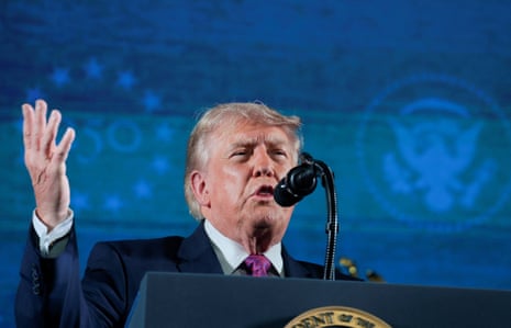 Trump perdoa 11 pessoas na véspera do 4 de julho
