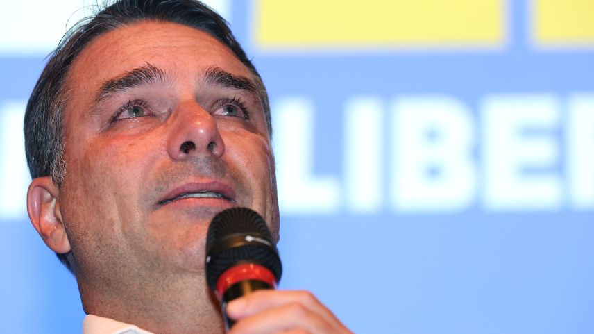 PT aciona TSE contra Flávio Bolsonaro por fala sobre urnas eletrônicas