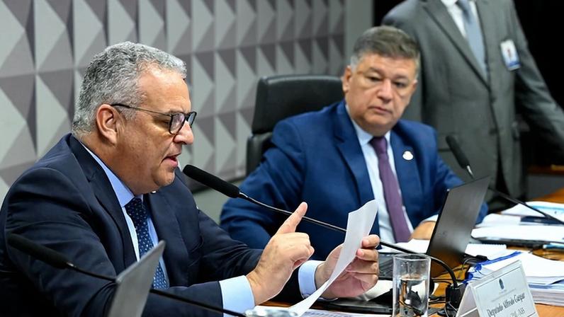 Relatório de Alfredo Gaspar, na CPMI do INSS, já apontava empresas sancionadas pelos EUA por suposta ligação com o PCC. (Foto: Marcos Oliveira/Agência Senado)