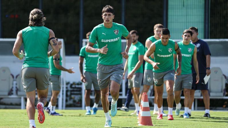 Bernal em treino do Fluminense na manhã deste sábado — Foto: LUCAS MERÇON / FLUMINENSE F.C.