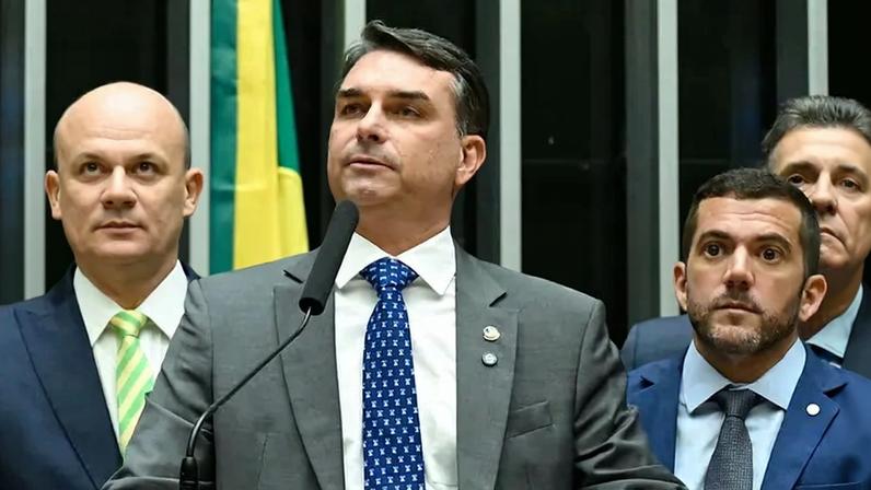 Campanha de Flávio testa nomes para vice após desgaste com Michelle. (Foto: Andressa Anholete/Agência Senad)