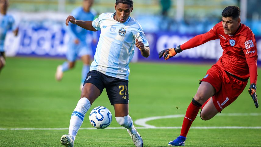 Grêmio reage duas vezes, mas perde para o Bolívar em La Paz