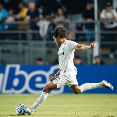 Classificação com tensão: Cuca e Willian Arão discutem no Santos