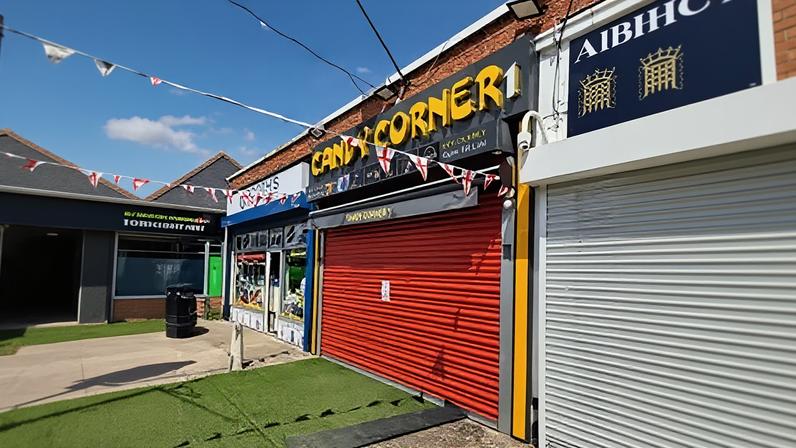 Mini-mercados ligados a contrabandista condenado fechados após apuração da BBC