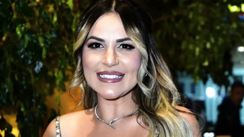 Advogados de Deolane Bezerra fazem nova tentativa de transferência da famosa, presa há 45 dias; ação envolve laudo da água de penitenciária.
