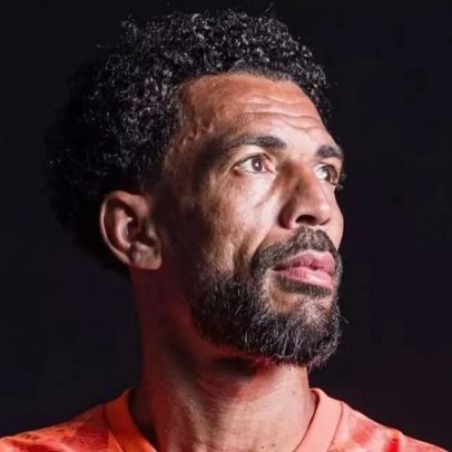 Vozinha vira goleiro mais seguido no Instagram após sucesso na Copa