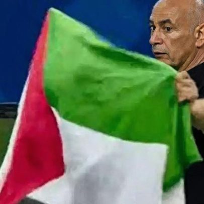 Técnico do Egito ergue bandeira e dedica classificação aos palestinos
