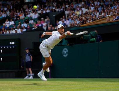 Djokovic vence Rinderknech e mantém busca pelo 25º título de Grand Slam