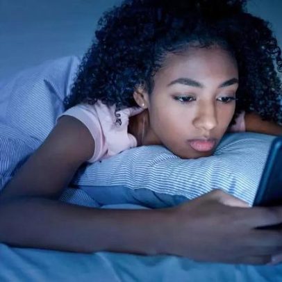 Celular à noite atrapalha o sono, dizem especialistas