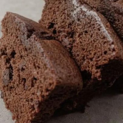 Bolo de chocolate sem glúten é fácil de fazer e irresistível