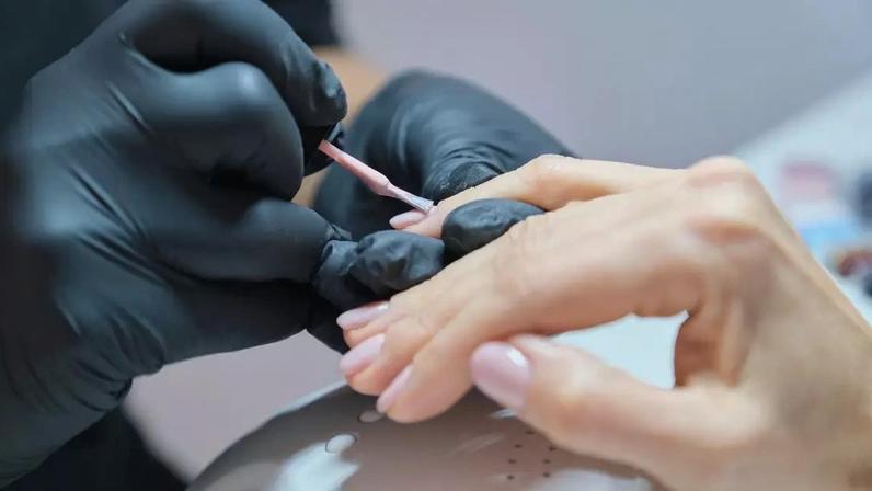 Como saber se tenho alergia ao esmalte de unha? Confira