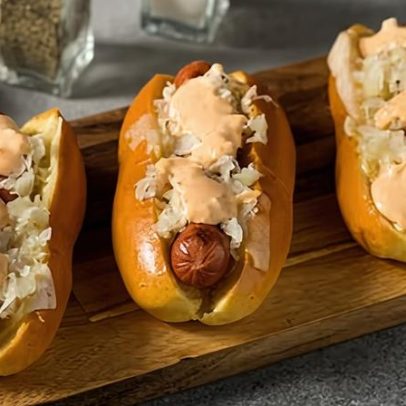 Hot dogs perfeitos nos EUA variam por cidade, revela preferência local