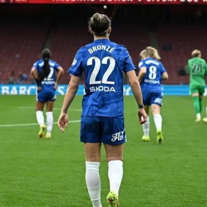 Lucy Bronze renova contrato e permanece no Chelsea