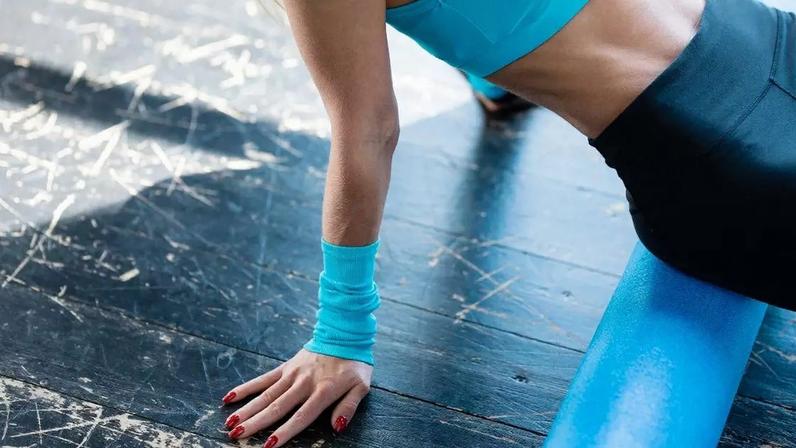 Veja como liberar a musculatura com foam roller