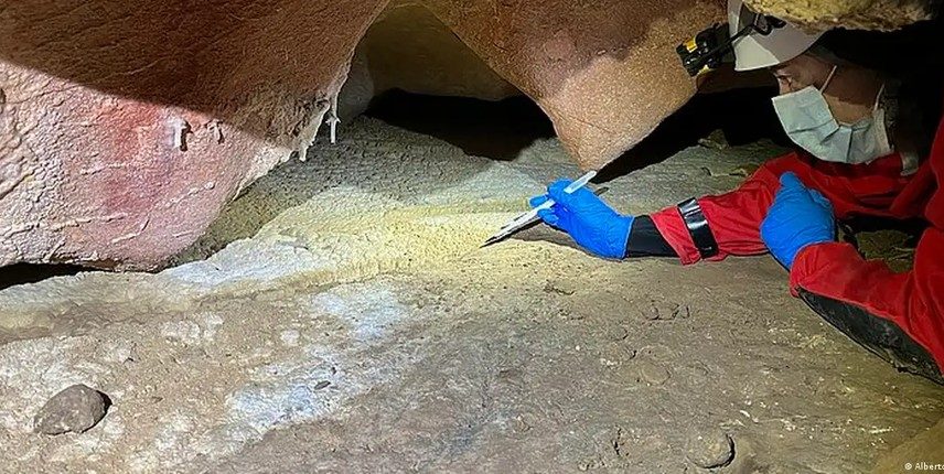 Cientistas analisaram 24 painéis de arte rupestre em 11 cavernas — Foto: Alberto Martínez Villa/DW